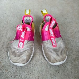 Toddler Nike Slip On Sneakers Size 8